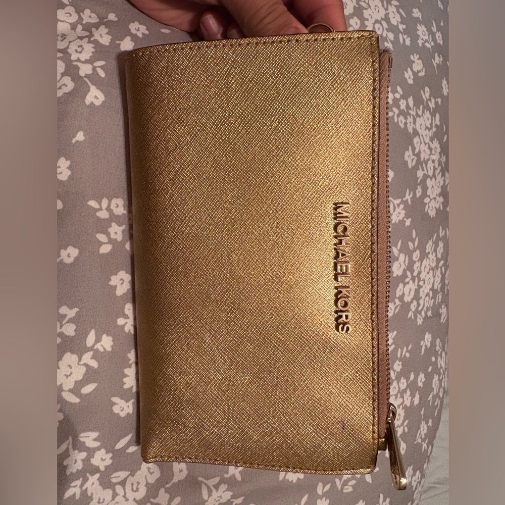 Michael kors gold Jet Set Travel Signature Logo Smartphone Wallet